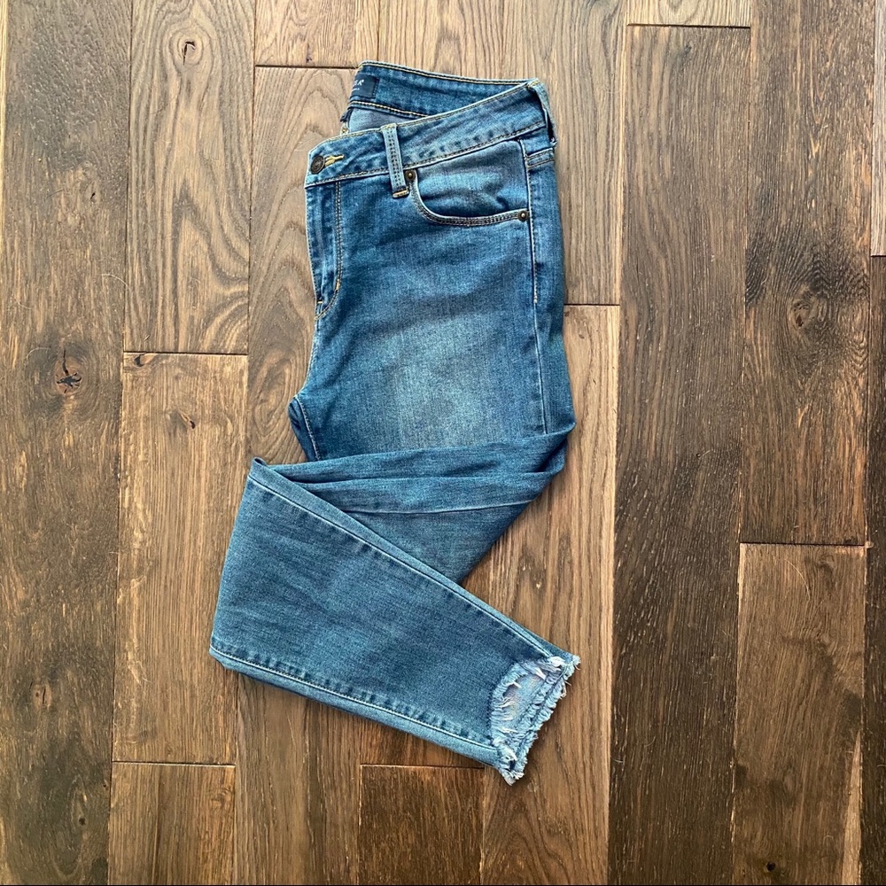 Just USA women’s frayed bottom skinny jeans